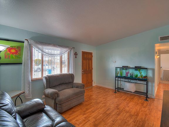 4th image of 812 Claudine St NE