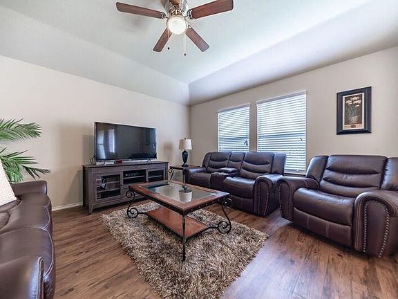 5th image of 2893 Castlebend Dr