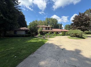 1885 Tiverton Rd, Bloomfield Hills, MI 48304