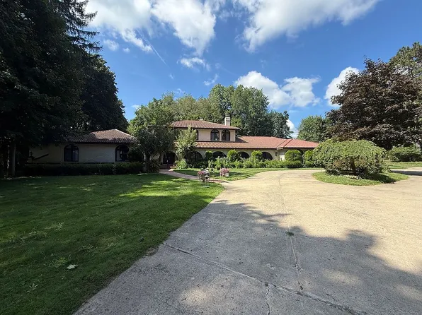 1885 Tiverton Rd, Bloomfield Hills, MI 48304