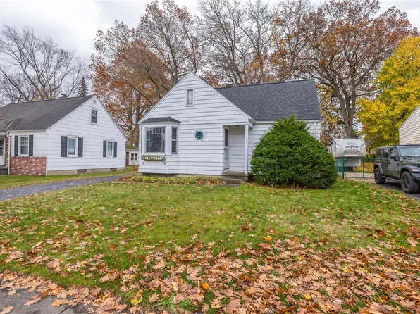 131 Langford Rd, Rochester, NY 14615