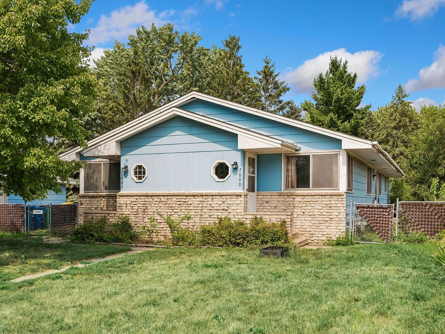 3 bed, 2148 sqft, $1,999 — Photo 1