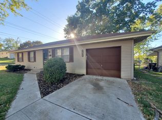 3420 S Queen Ridge Dr, Independence, MO 64055