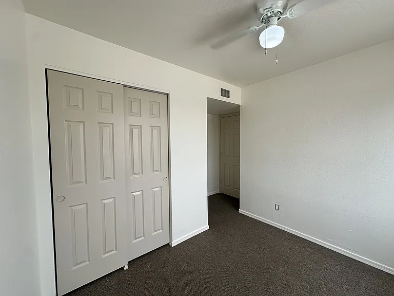 1202 E 11th Pl #B — Photo 5