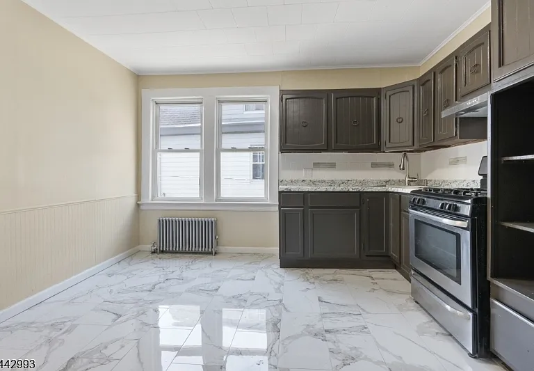 196 Broughton Ave — Photo 4