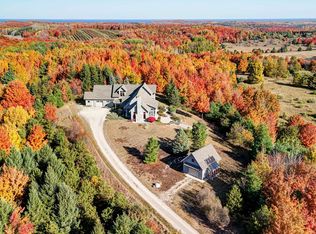 10155 E Engles Rd, Northport, MI 49670