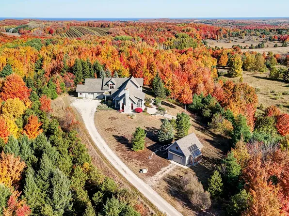 10155 E Engles Rd, Northport, MI 49670