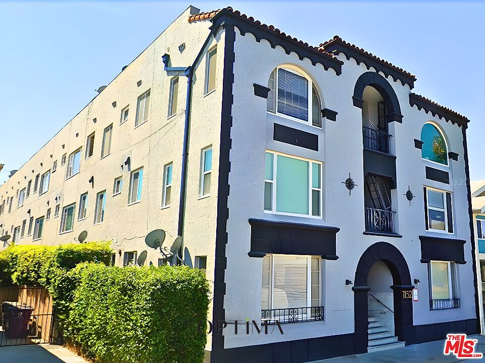1st image of 1152 E 1st St