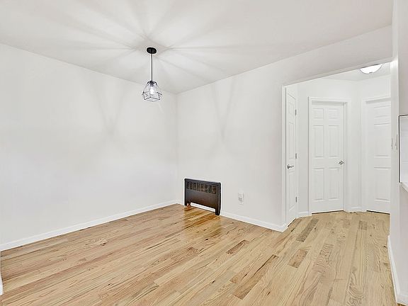 4th image of 1014 E 213th St