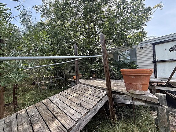 5th image of 200 Reata Ranch Rd