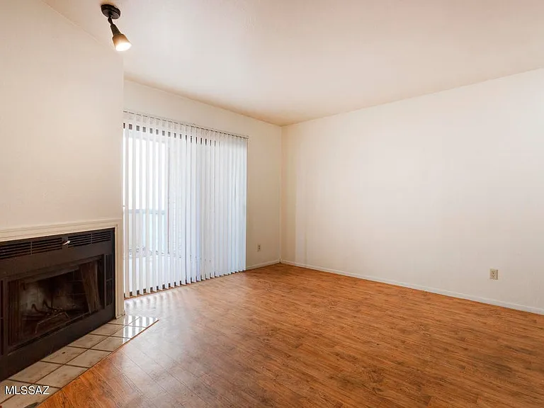 1668 W Park Wood Ln — Photo 12