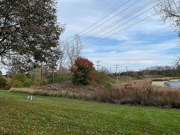 5th image of 935 Manchester Cir