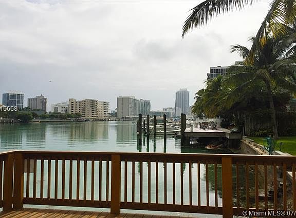5th image of 6911 Bay Dr APT 10