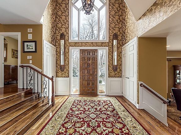 4th image of 242 Pinehurst Dr