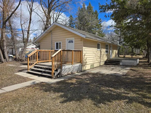 222 6th St, Gimli, MB R0C 1B1