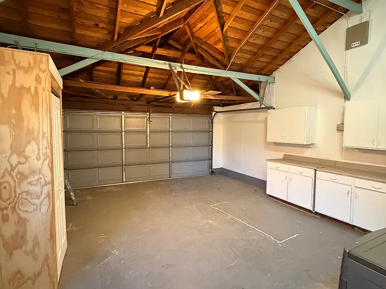204 Carlester Dr — Photo 12