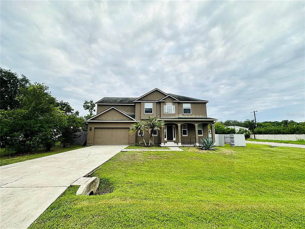 4 bed, 2.5 bath, 2483 sqft, $2,900 — Photo 3