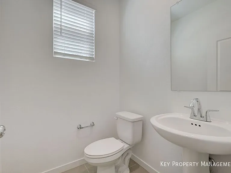 239 Freeport View Pl — Photo 6