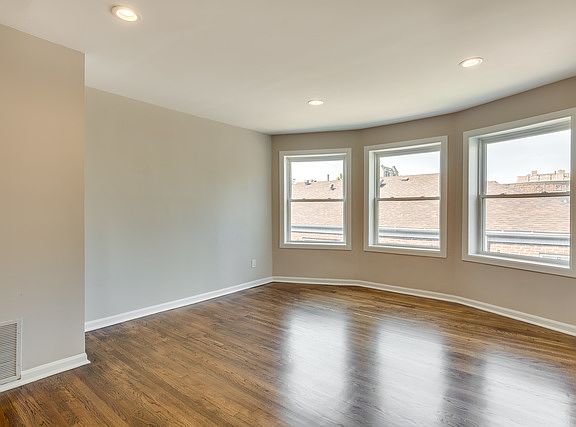 5th image of 5953 N Winthrop Ave APT 3E