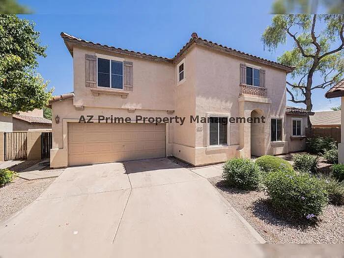 670 E Mariposa Pl — Photo 2