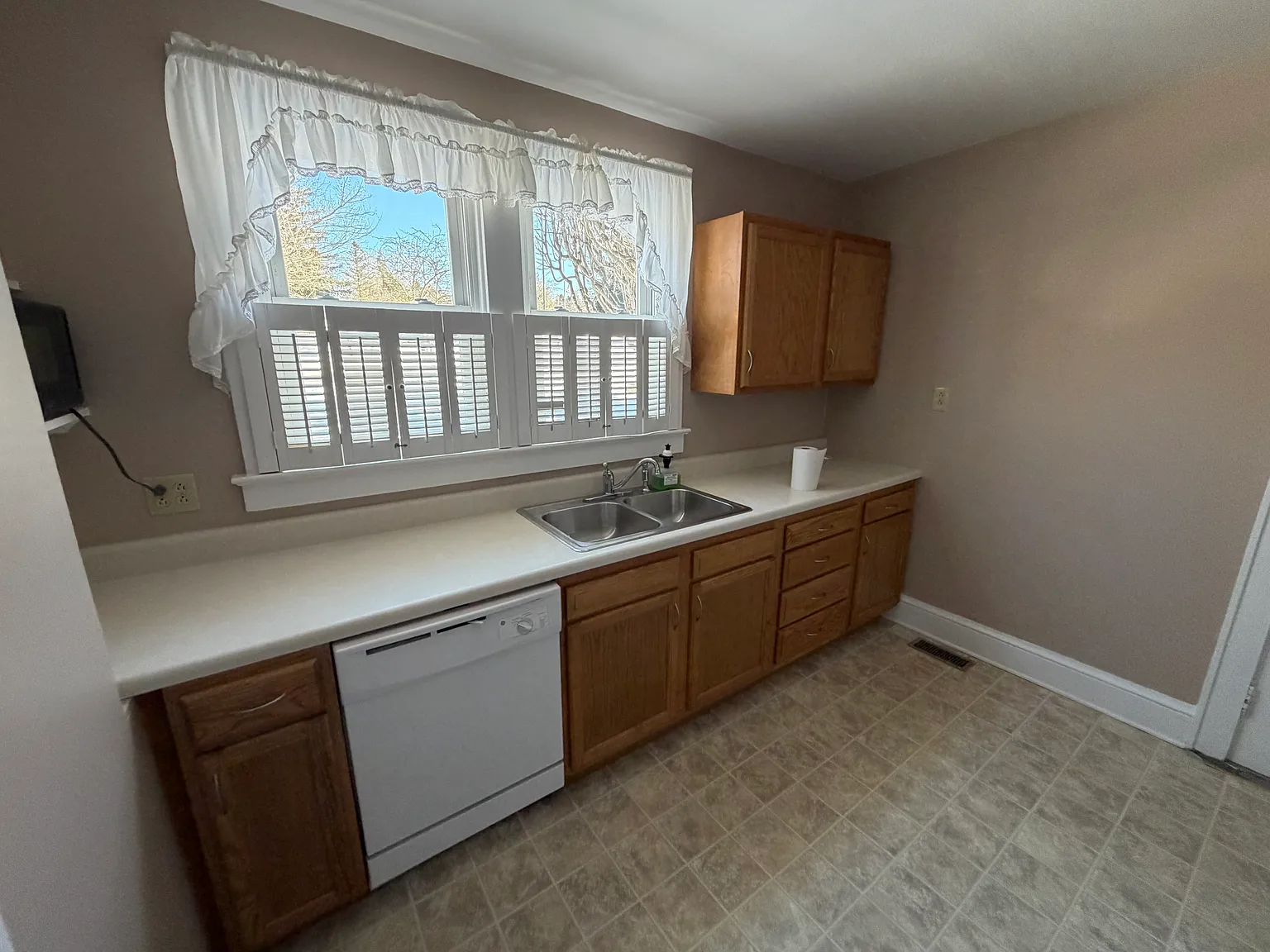 2 bed, 1365 sqft, $2,100 — Photo 4