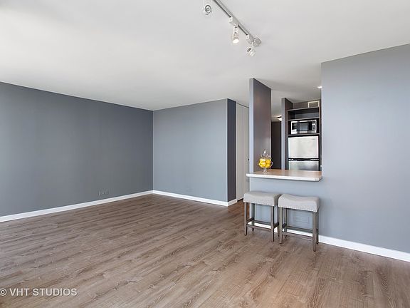 3rd image of 4343 N Clarendon Ave APT 2218