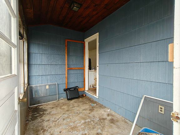 4th image of 238 N Indiana St