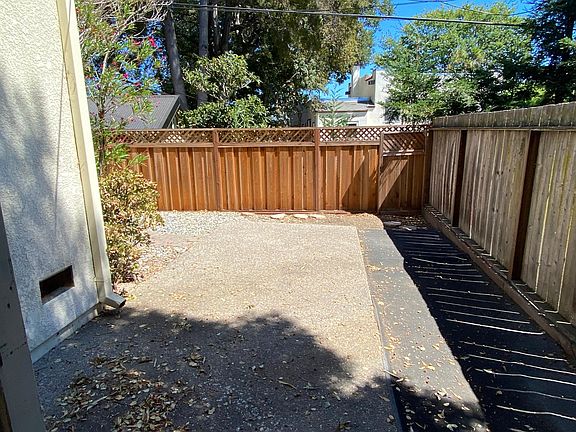3rd image of 951 Palm Ave