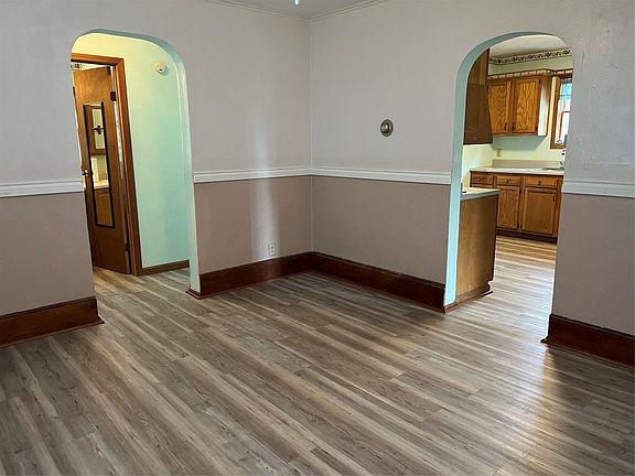 5th image of 408 N Oak Ave