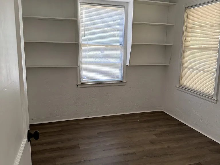 656 NE Lake Dr — Photo 9
