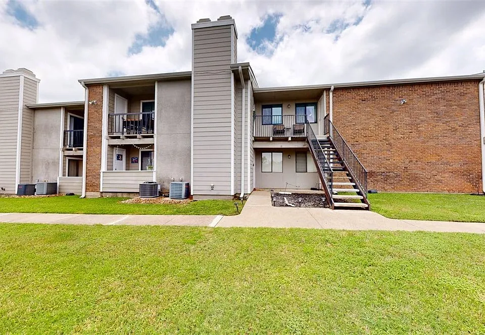 1901 Holleman Dr W #412