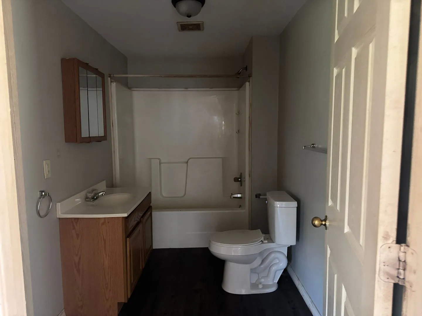 2/2 Fenced yard, pet friendly, gladewater — Photo 4