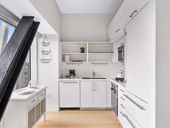 4th image of 52 E 4th St #10