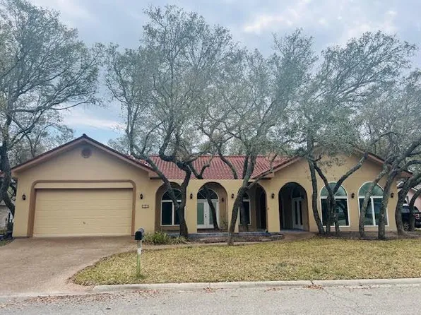 103 Cedar Ridge Dr, Rockport, TX 78382