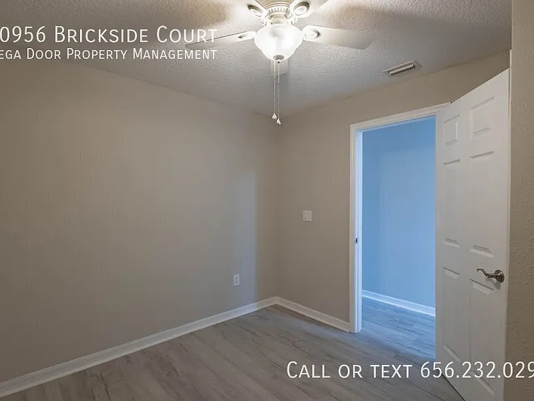 10956 Brickside Ct — Photo 29