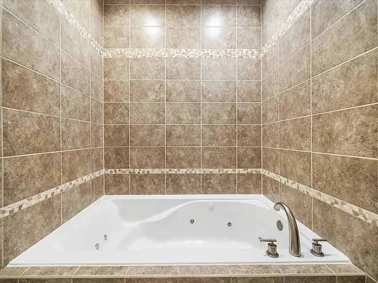 58 Alexander Ct — Photo 34