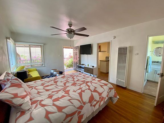 3rd image of 6111 1/4 Alcott St