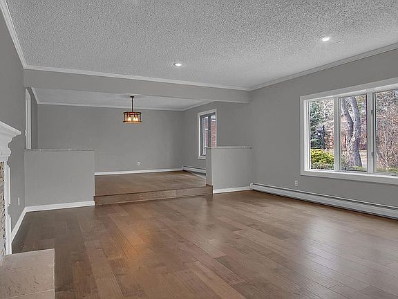 4th image of 705 N Bear Paw Ln