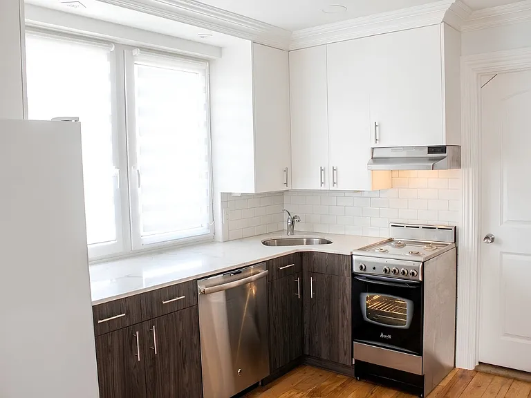 499 Victor St #2 — Photo 8