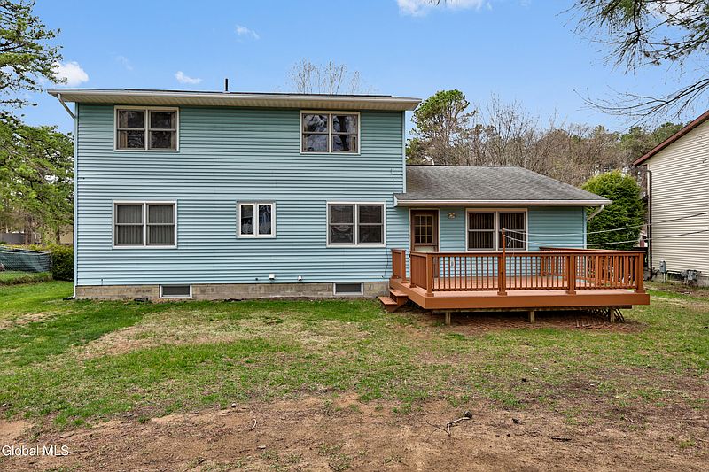 4th image of 3 W Meadow Drive