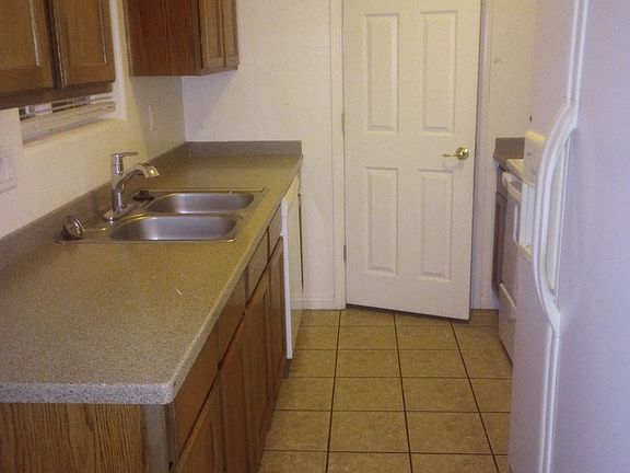 3rd image of 830 1st St #A
