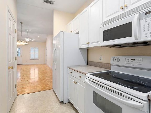 5th image of 353 Moss Creek Ln