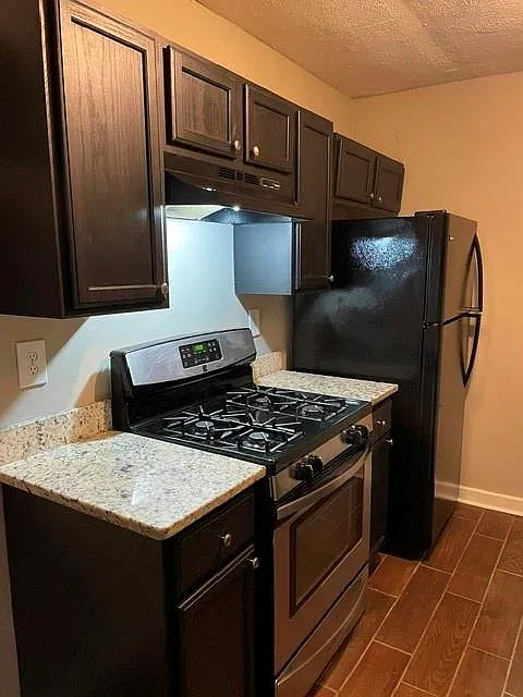 3 bed, 2.5 bath, 1466 sqft, $1,700 — Photo 2