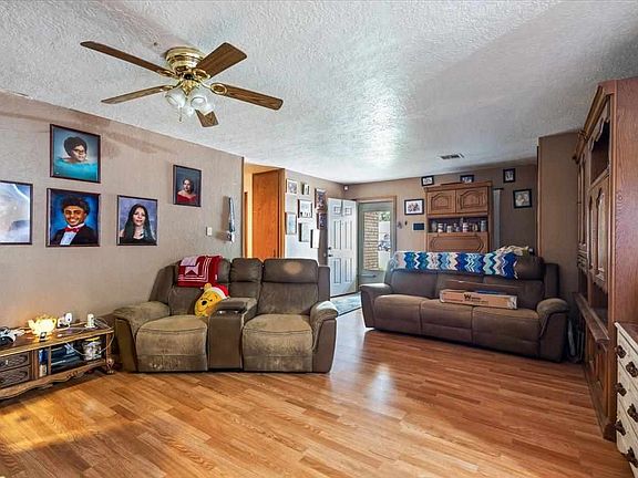4th image of 102 N Elk Dr