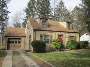 9 Red Barn Rd, Hyde Park, NY 12538