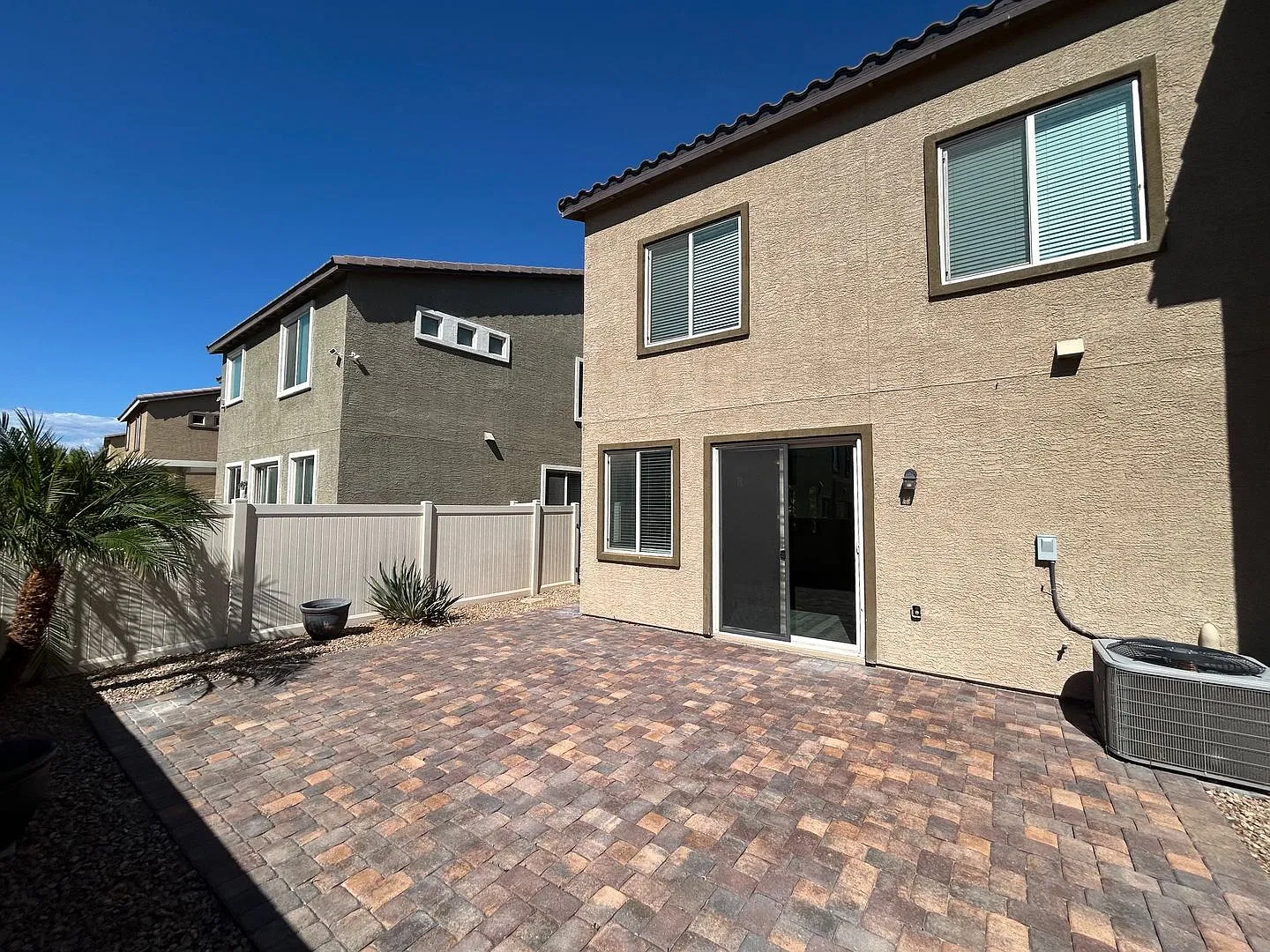 Stunning 3 Bedroom 3 Full Bathroom Townhouse In Gated Hoa Community! — Photo 3