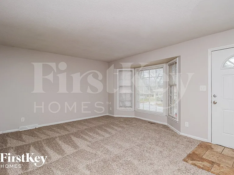 9214 Farley Ave — Photo 3