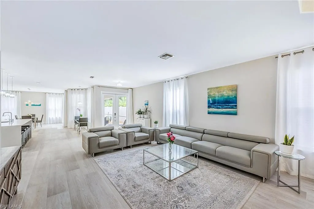 3 bed, 2.0 bath, 2100 sqft, $6,750 — Photo 1