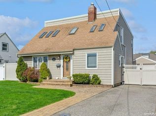 2673 Riverside Ave, Merrick, NY 11566