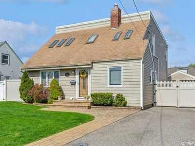 2673 Riverside Avenue, Merrick, NY, 11566